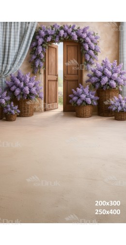 Tło fotograficzne z drewnianymi drzwiami i bzami w wiklinowych koszach | E587